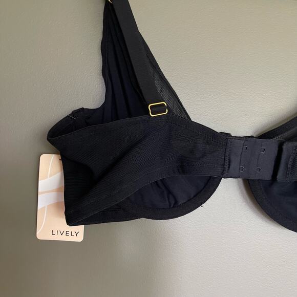 NWT LIVELY The Smooth Lace Plunge Bra In Jet Black Sz 38B Underwire Comfortable - Picture 11 of 15